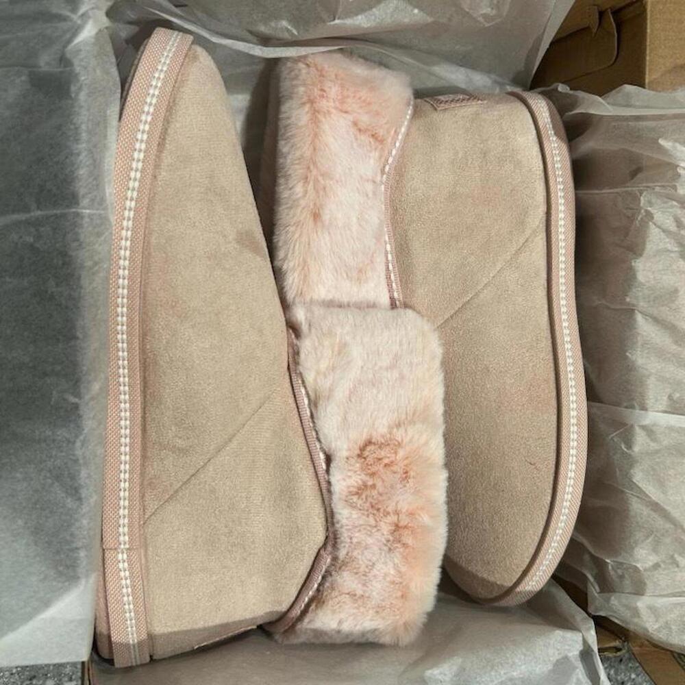 Skechers Cozy Campfire “Meant to Be” Faux Fur Slippers – Size 8 – NWT